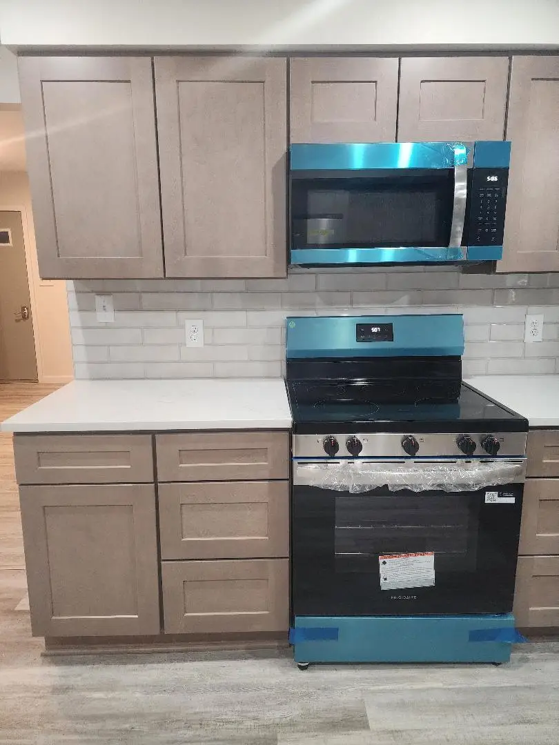 725 Sydney Dr, Racine, WI 53402 - Image #2