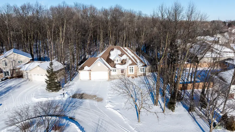 1060 Tahoe Ct, Menasha, WI 54952 - Image #2