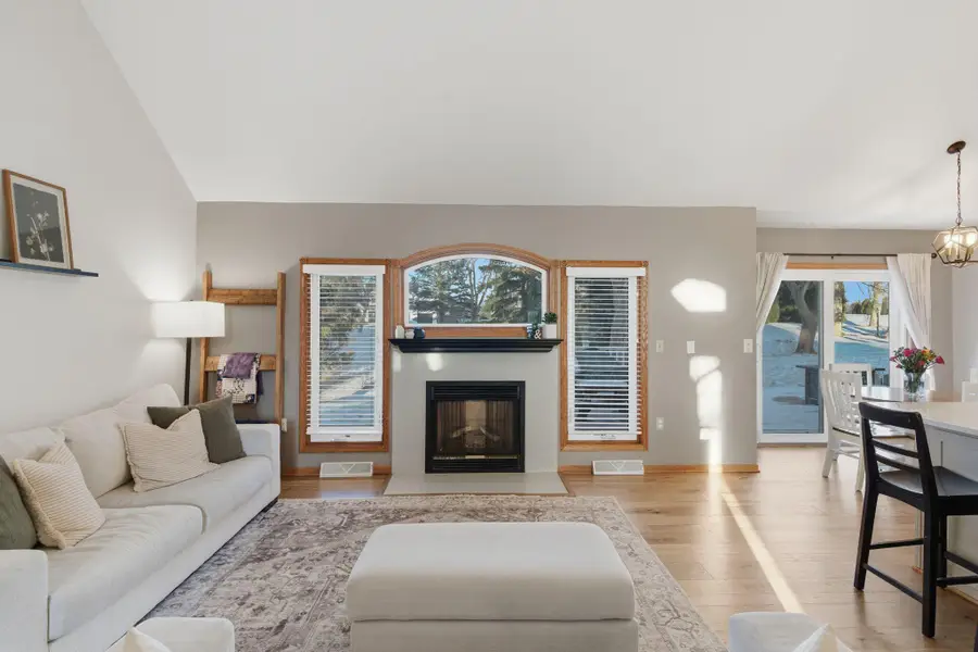 1115 Riverway Ct, Pewaukee, WI 53072 - Image #2