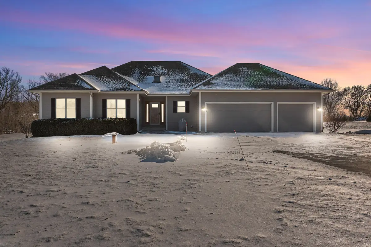 N5372 Loraine Ct, Fredonia, WI 53021 - Image #1