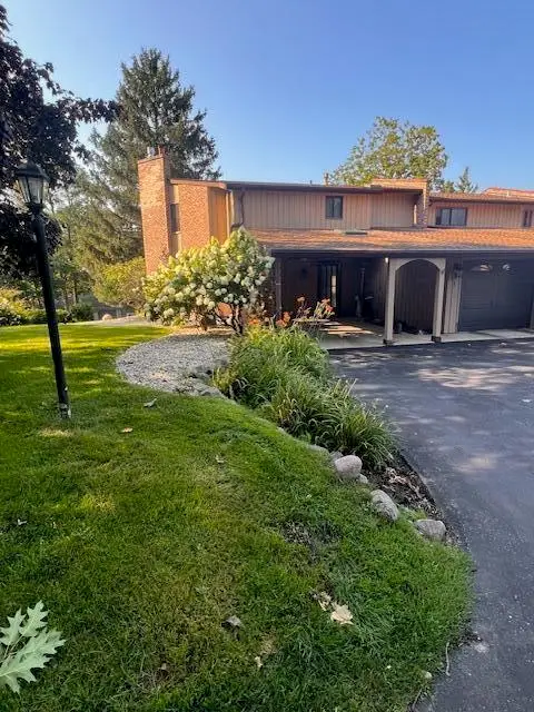 469 Country Club Dr, Lake Geneva, WI 53147 - Image #1