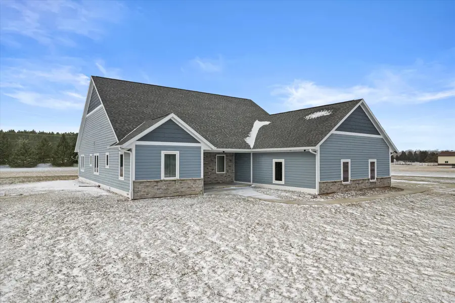 W399S10935 Connor Dr, Eagle, WI 53119 - Image #3
