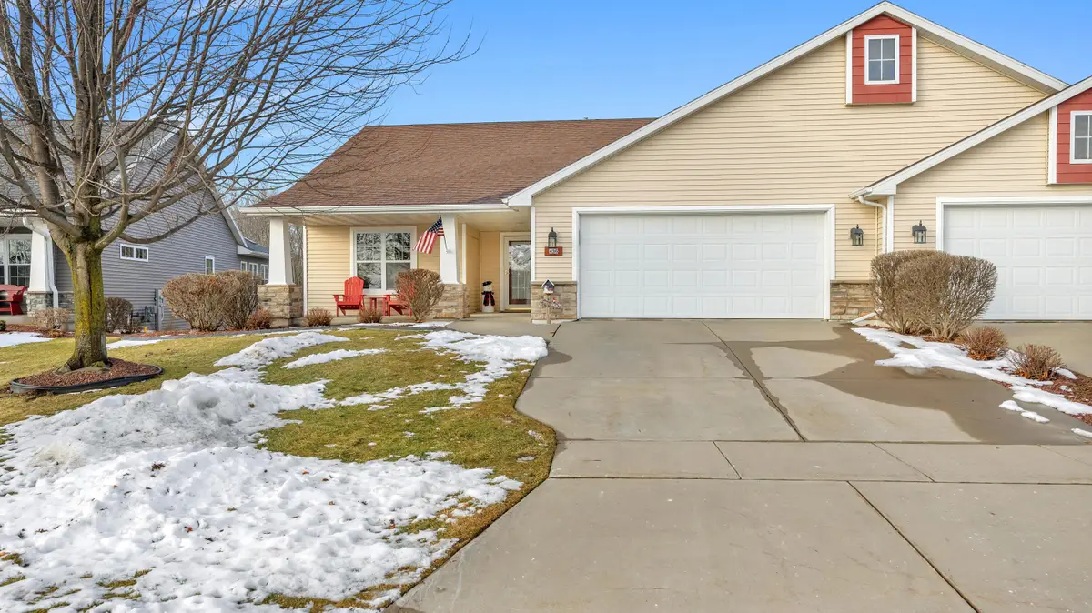 436 Maple Leaf Ct, Manitowoc, WI 54220 - Image #1