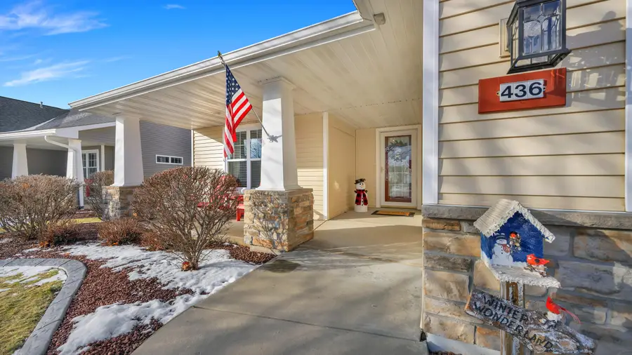 436 Maple Leaf Ct, Manitowoc, WI 54220 - Image #2