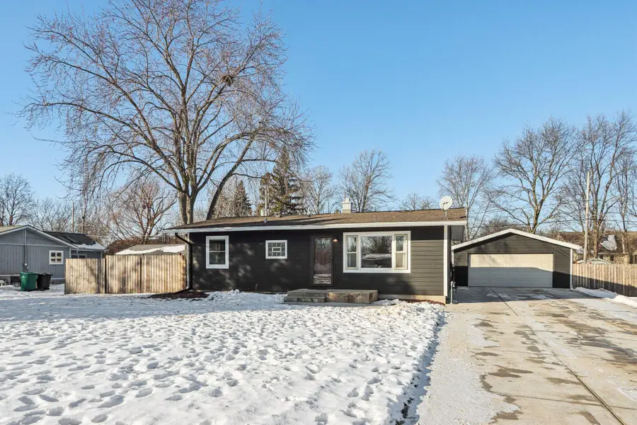N51W14296 Lancaster Ave, Menomonee Falls, WI 53051 - #2
