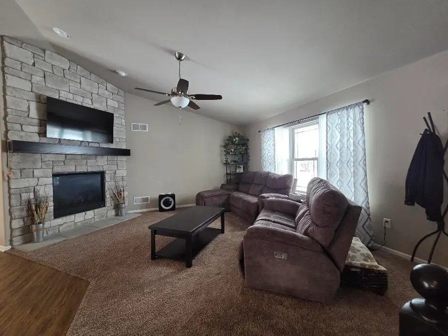 503 Pine Hollow Pl, Watertown, WI 53094 - Image #2