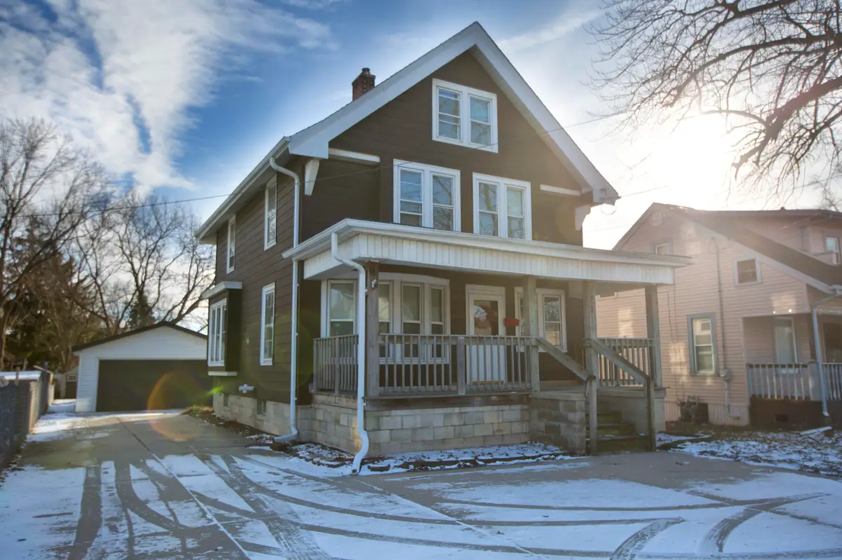 921 E Moreland Blvd, Waukesha, WI 53186 - Image #1