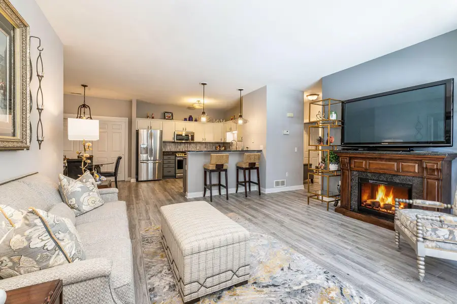 2252 W Vista Bella Dr, Oak Creek, WI 53154 - #3