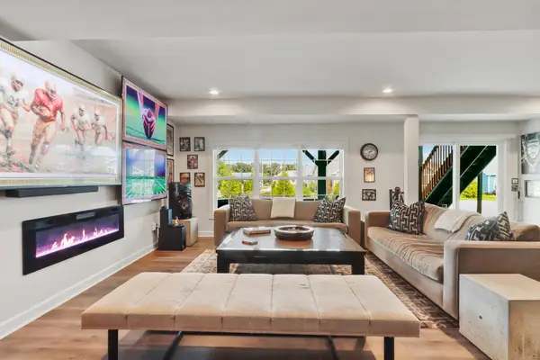 565 N Boulder Ridge Dr, Lake Geneva, WI 53147