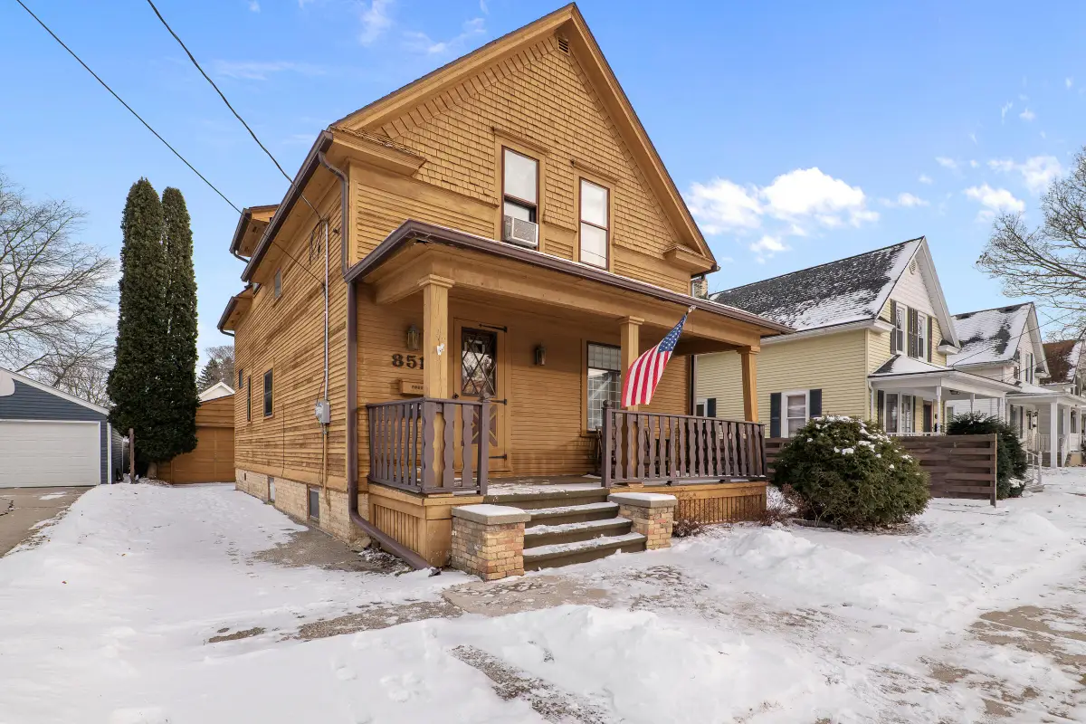 851 N 10th St, Manitowoc, WI 54220 - Image #1