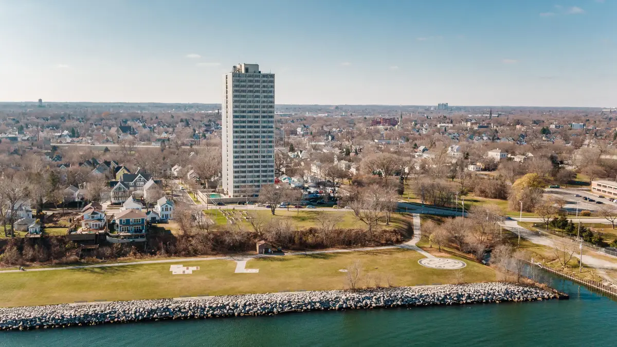 2525 S Shore Dr, Milwaukee, WI 53207 - Image #1