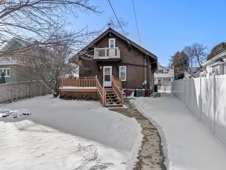 923 N 8th St, Manitowoc, WI 54220 - Image #2