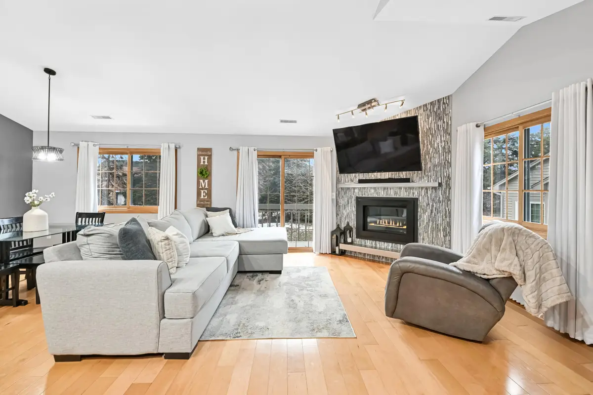 18500 Brookfield Lake Dr, Brookfield, WI 53045 - Image #1