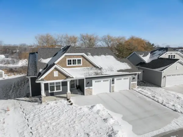 372 Vintage Dr, Sheboygan Falls, WI 53085