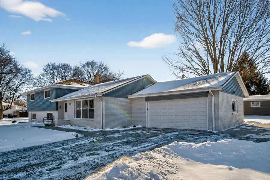 9605 W Fiebrantz Ave, Wauwatosa, WI 53222 - Image #2
