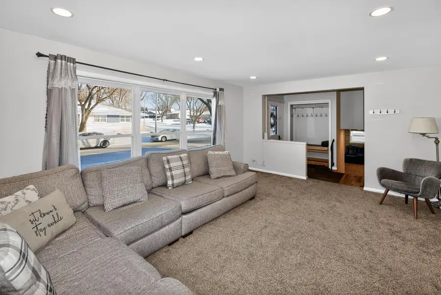 9605 W Fiebrantz Ave, Wauwatosa, WI 53222 - Image #3