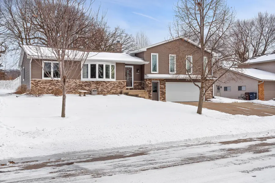 1024 Park Ridge Dr, Onalaska, WI 54650 - Image #2