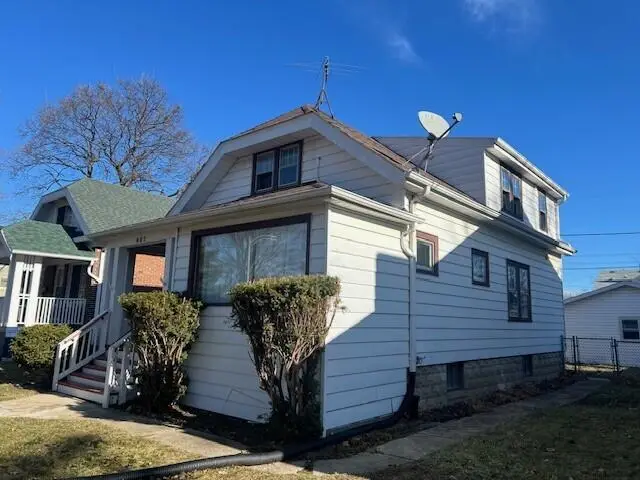 602 S Oak Park Ct, Milwaukee, WI 53214 - Image #2