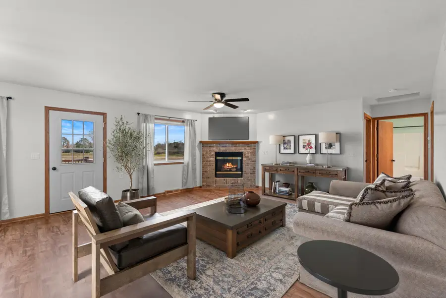 836 Tower Dr, Hartford, WI 53027 - Image #3