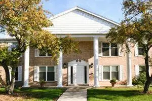 937 W Heritage Ct, Mequon, WI 53092
