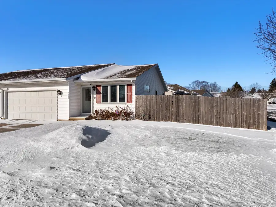 1102 E Cedar Ave, Manitowoc, WI 54220 - Image #2