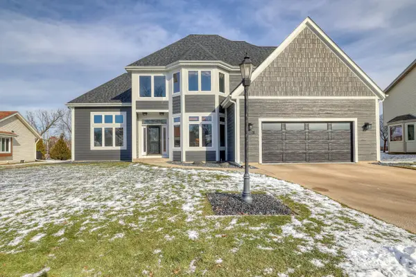 1125 Carlee Ann Ln, Pewaukee, WI 53072