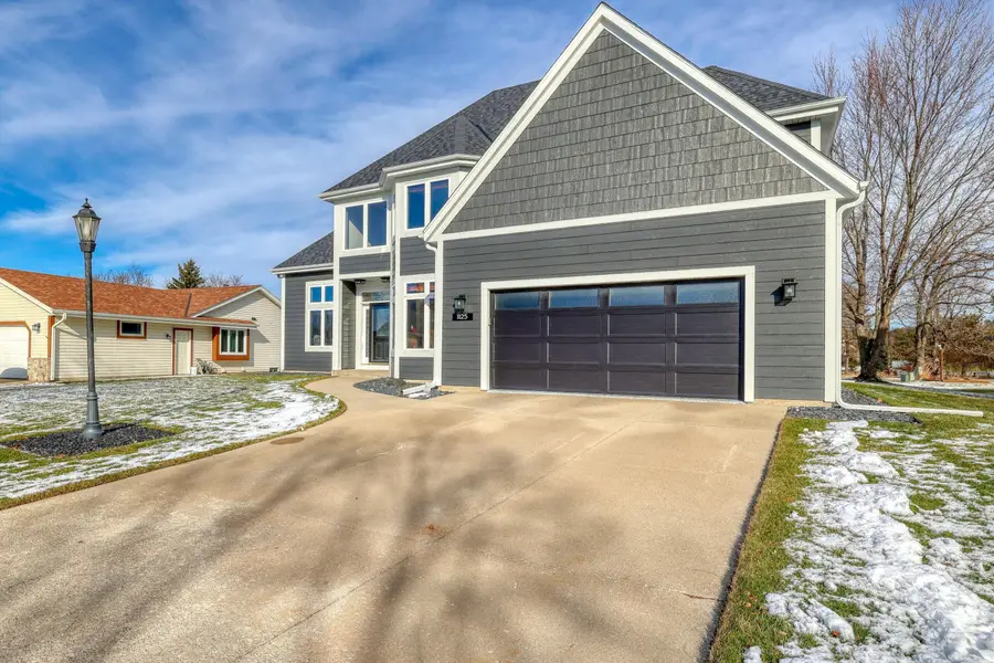 1125 Carlee Ann Ln, Pewaukee, WI 53072 - #2