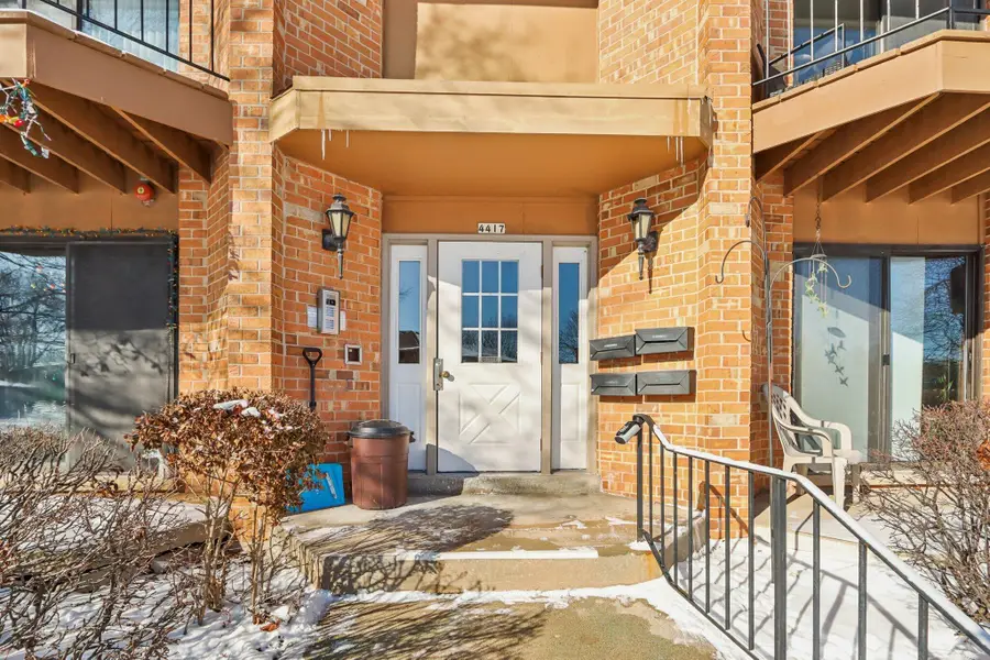 4417 S Greenridge Cir, Greenfield, WI 53220 - Image #2