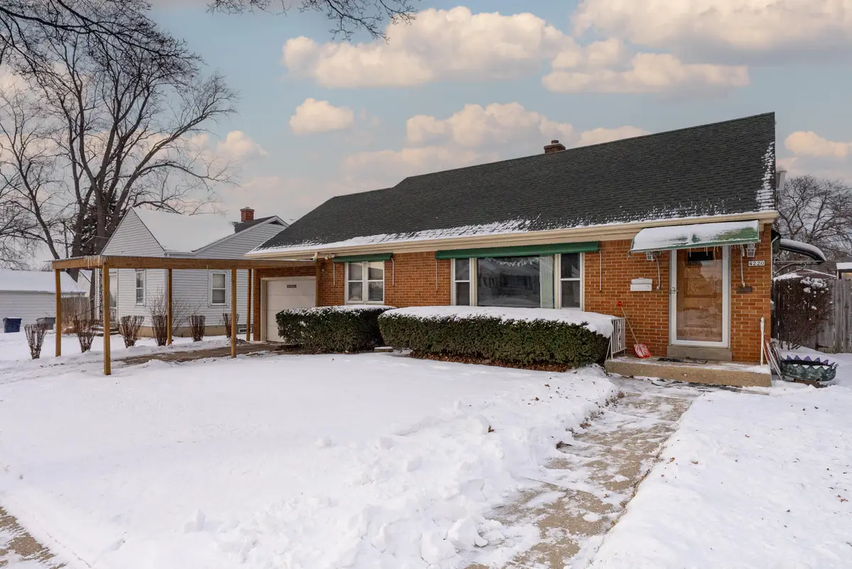 4220 W Reichert Pl, Milwaukee, WI 53209 - Image #1
