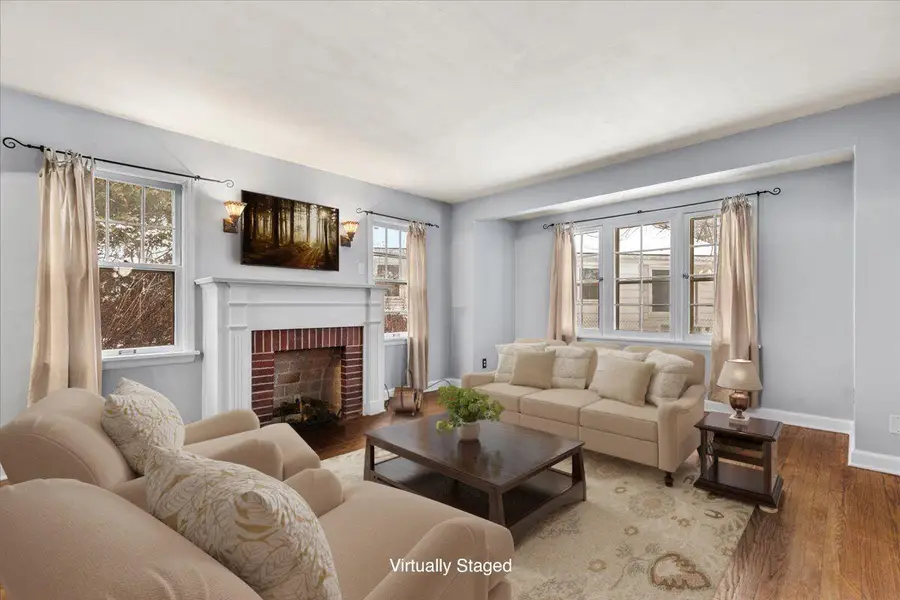 9725 W Hope Ave, Wauwatosa, WI 53222 - Image #2