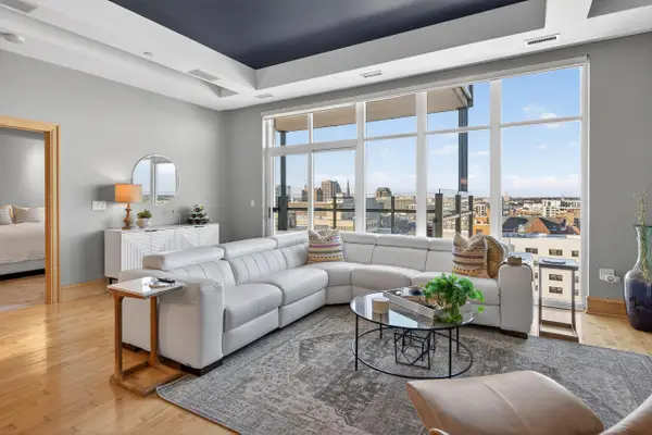 1313 N Franklin Pl, Milwaukee, WI 53202