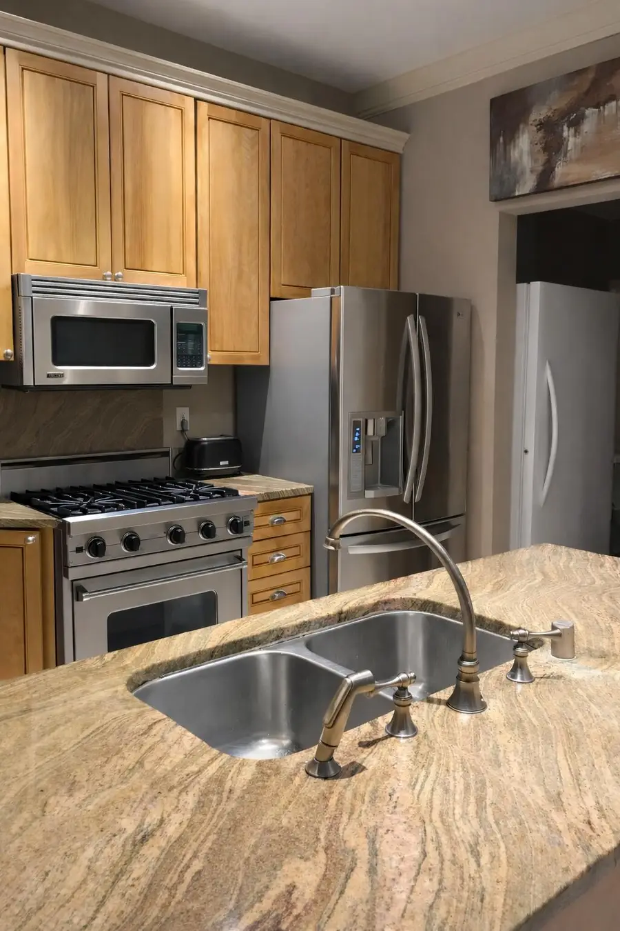 2862 N Stowell Ave, Milwaukee, WI 53211 - Image #2