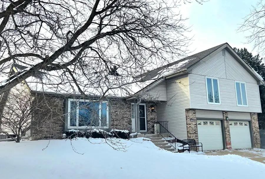 2842 Coventry Ln, Waukesha, WI 53188 - Image #2