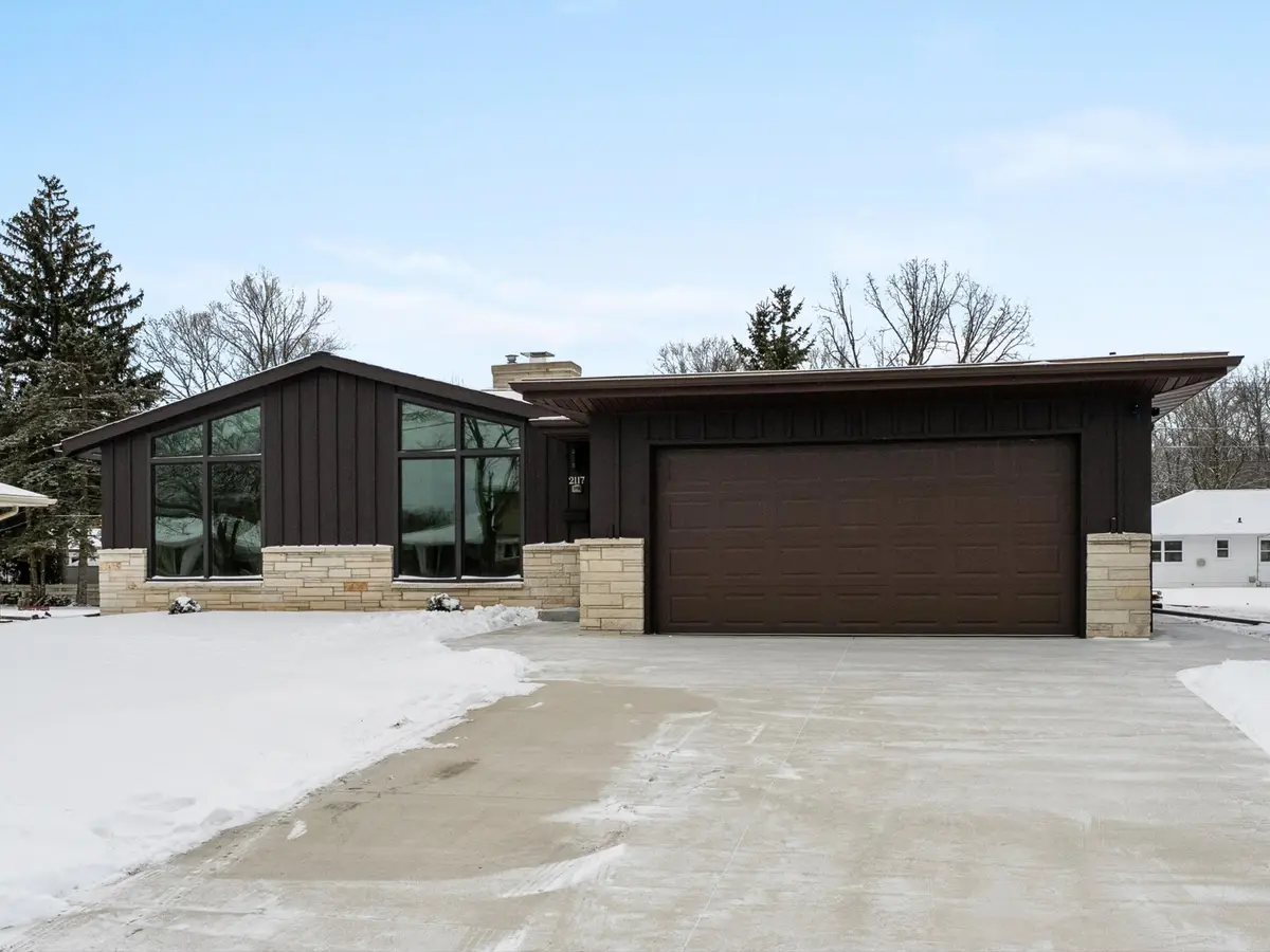 2117 Menasha Ave, Manitowoc, WI 54220 - Image #1