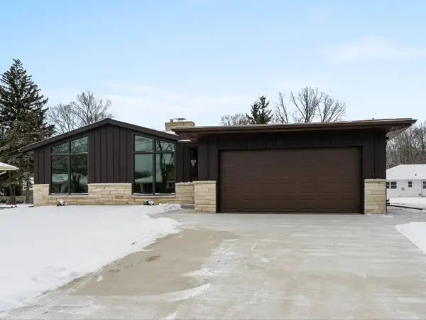 2117 Menasha Ave, Manitowoc, WI 54220