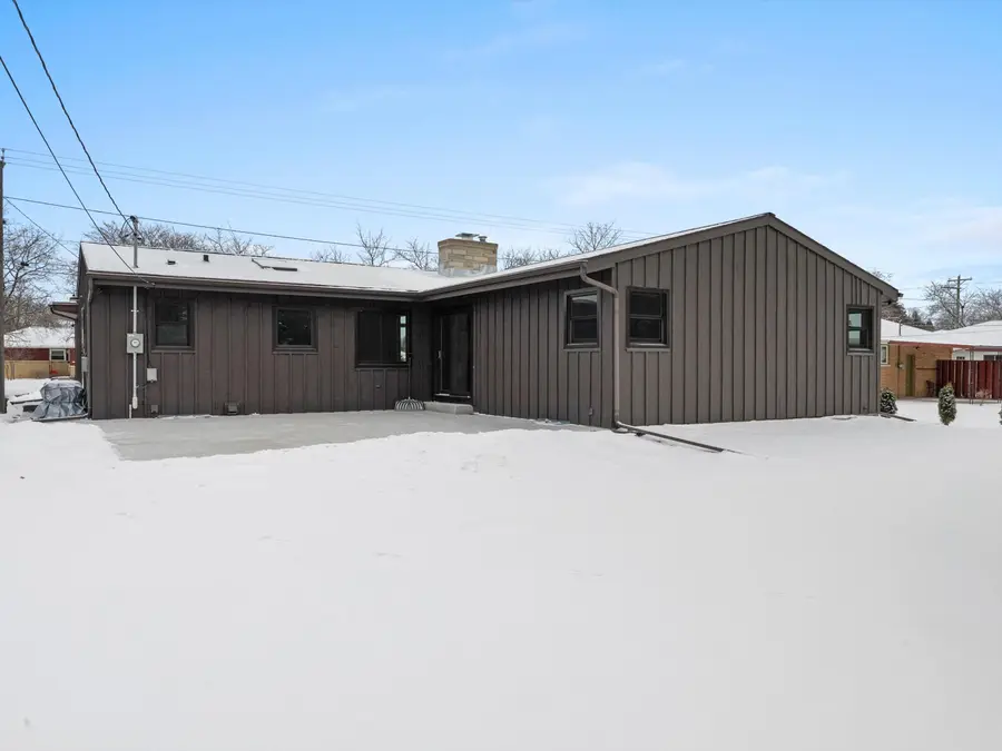 2117 Menasha Ave, Manitowoc, WI 54220 - Image #3
