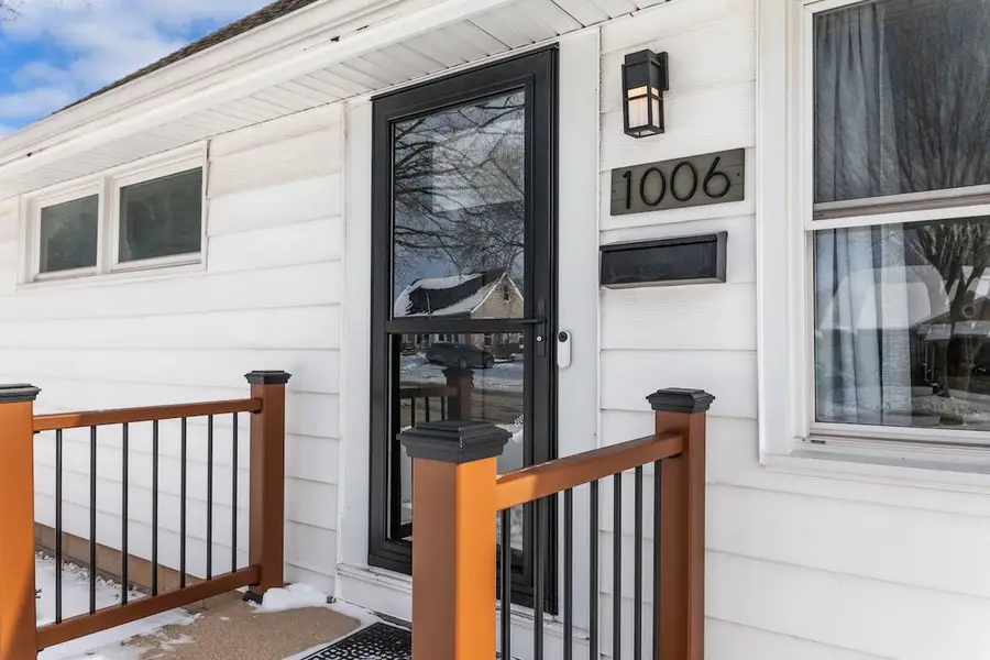 1006 S 109th St, West Allis, WI 53214 - Image #2