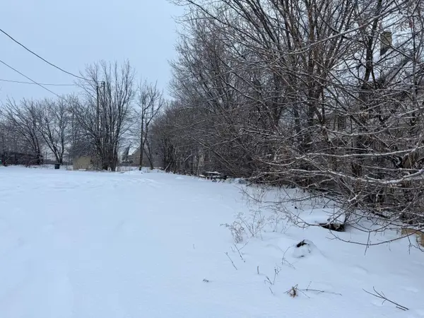 1426 W Groeling Ave, Milwaukee, WI 53206