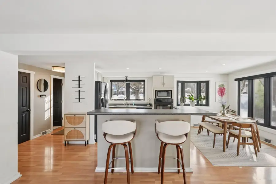 293 Meadowside Ct, Pewaukee, WI 53072 - Image #3