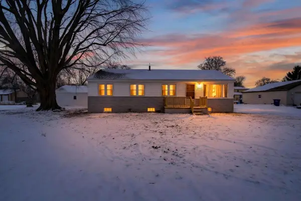 992 Home Ave, Fox Crossing, WI 54952