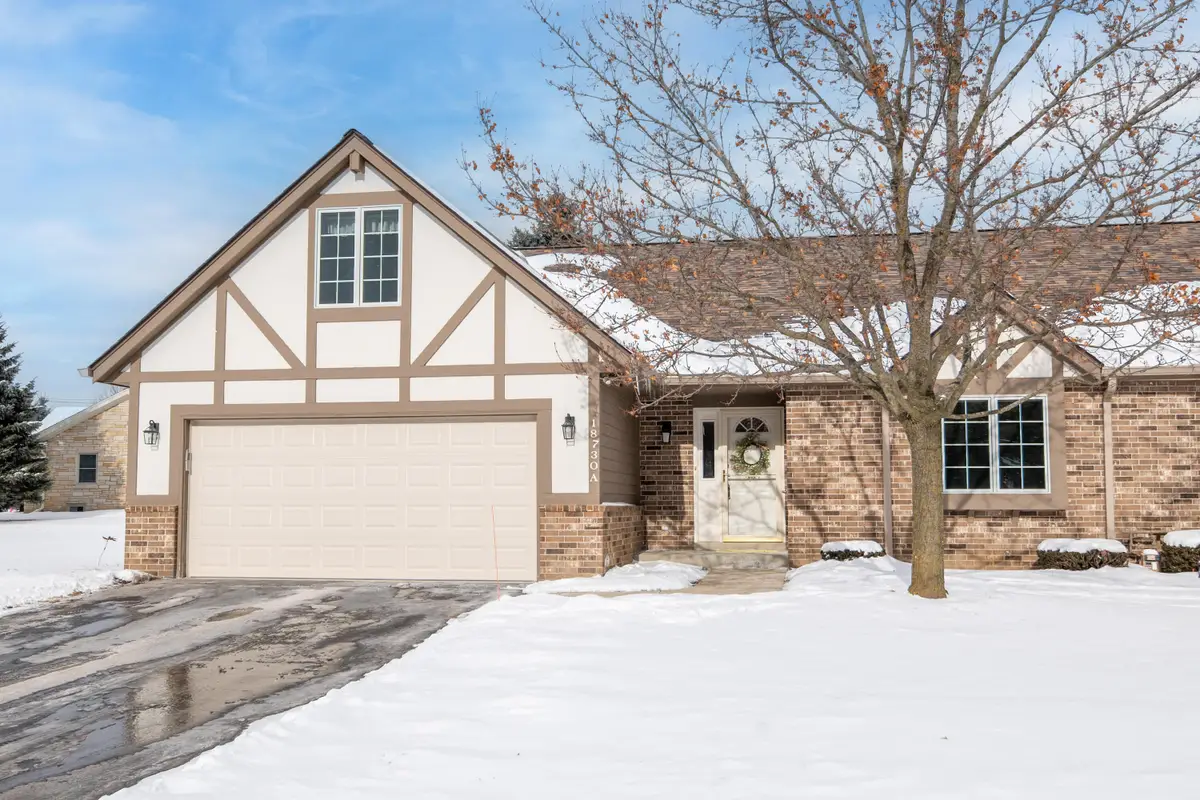 18730 Estate Cir, Brookfield, WI 53045 - Image #1