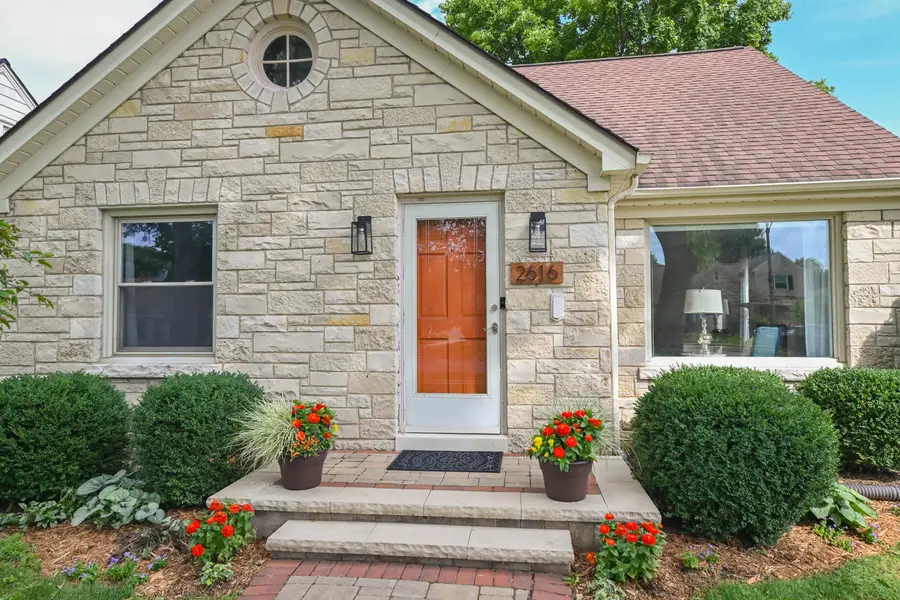 2616 N 85th St, Wauwatosa, WI 53226 - Image #2