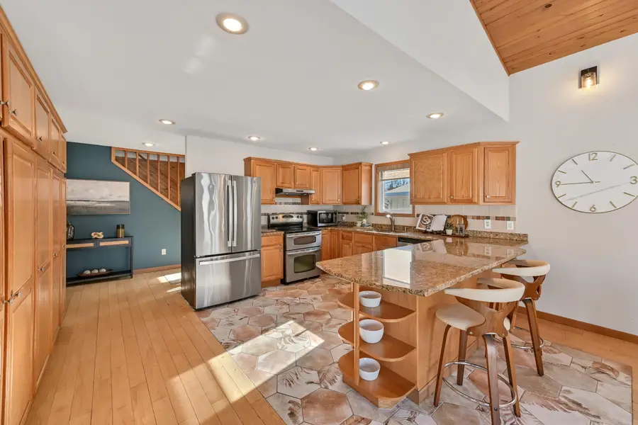 2135 W Shore Dr, Delafield, WI 53018 - Image #3