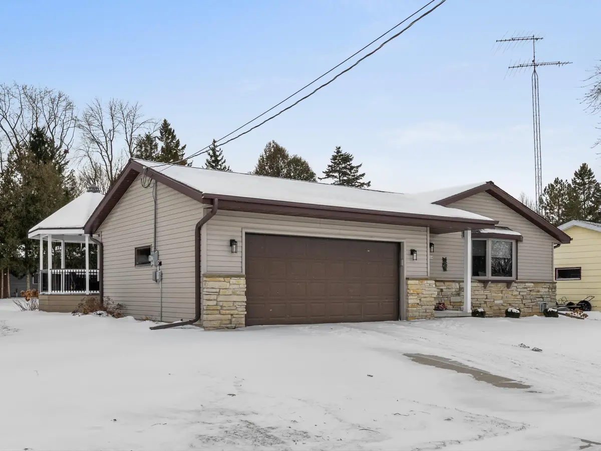 1209 E Thomas St, Manitowoc, WI 54220 - Image #1