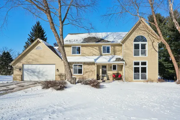 W336N5271 Wedgewood Dr, Merton, WI 53058