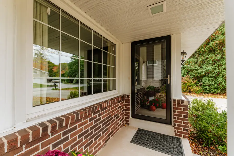 3320 N Knoll Ter, Wauwatosa, WI 53222 - Image #2