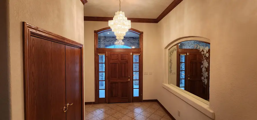 8098 S Meadowcreek Ct, Franklin, WI 53132 - Image #3