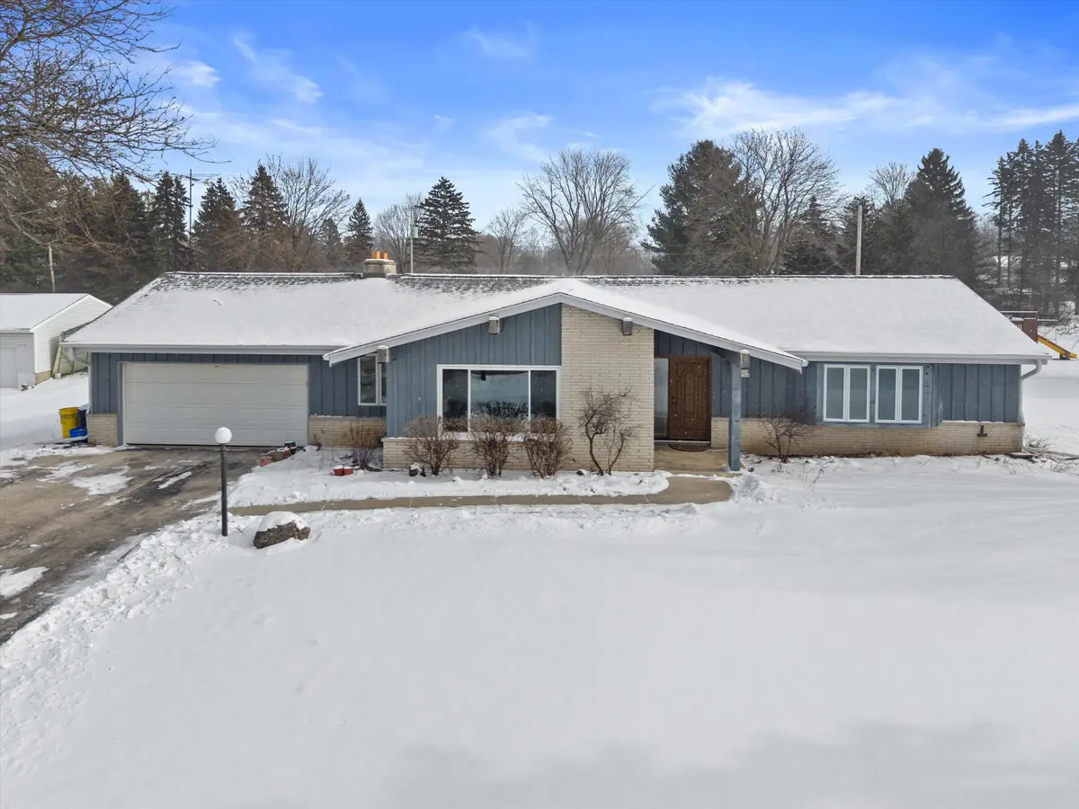 W226N8304 Friess Pl, Lisbon, WI 53089 - Image #1