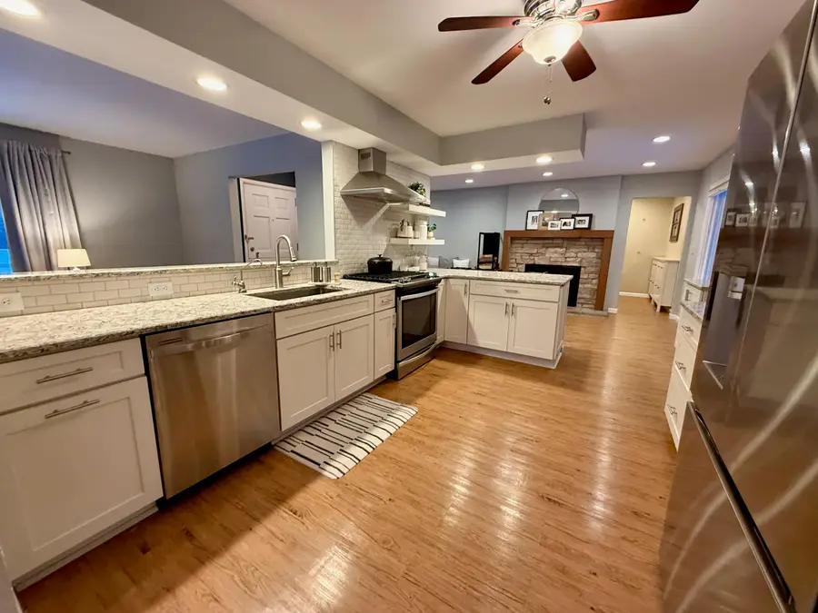 11284 N Lake Shore Dr, Mequon, WI 53092 - Image #2