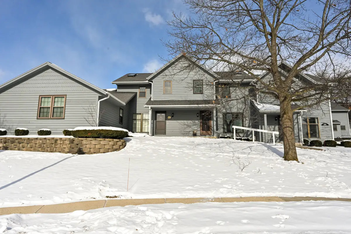 359 Lexington Ct, Pewaukee, WI 53072 - Image #1